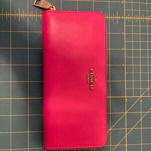 COACH SLIM ACCORDIAN ZIP WALLET  NWOT